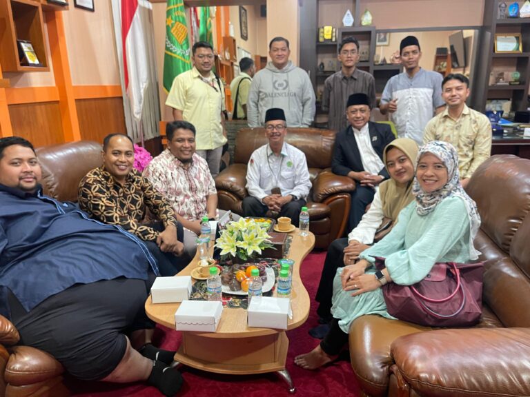 Perwakilan Alumni dari Berbagai Bidang Profesi Sowan Kepala MAN 2 Kota Malang, Bawa Misi Silaturahmi dan Apresiasi